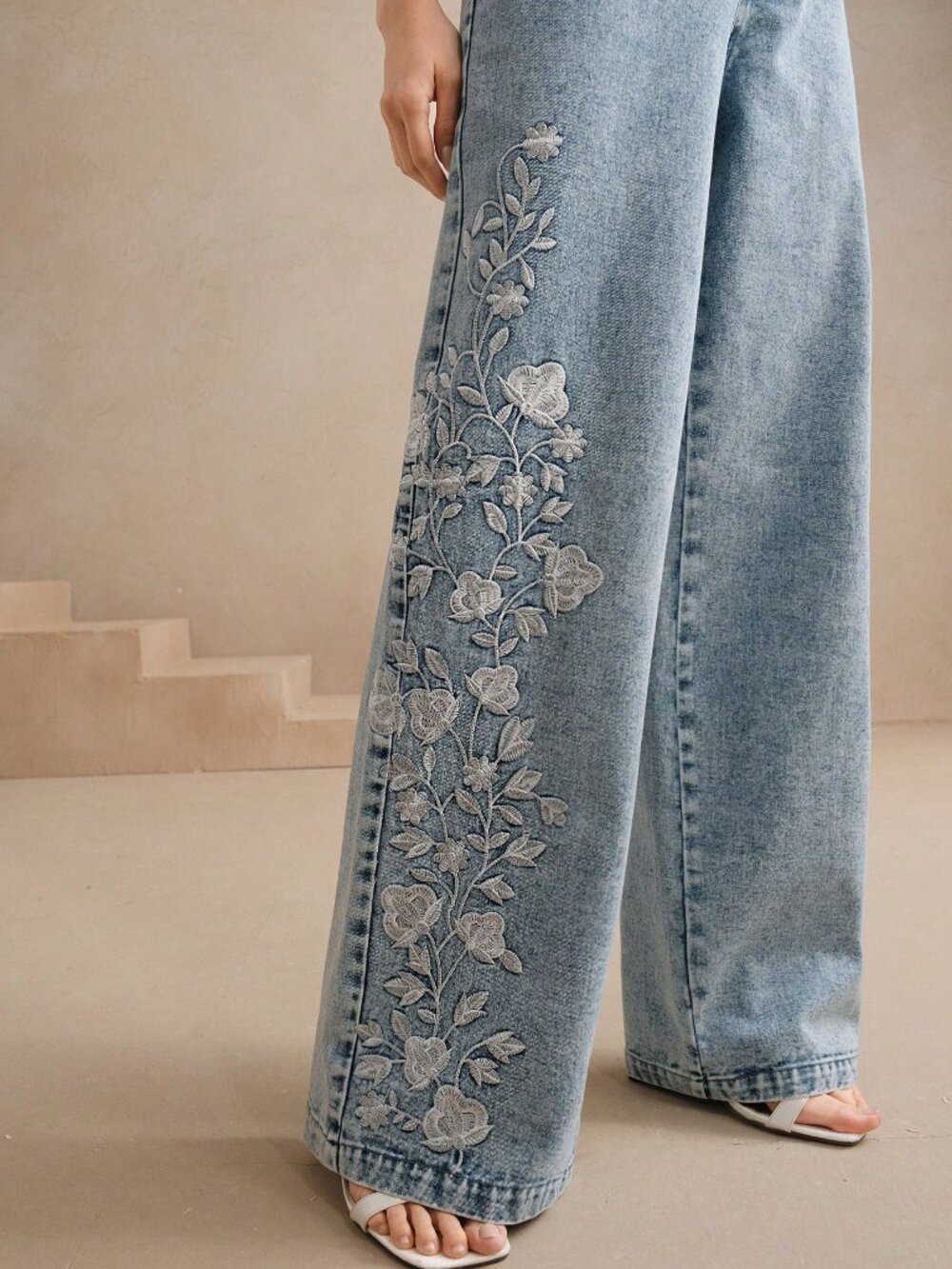 Blue Casual Women's Floral Embroidered Regular Fit Zipper Fly Wide Leg Pants